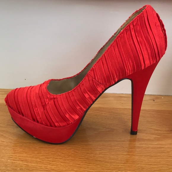 Red satin platform high heels - Picture 2 of 6